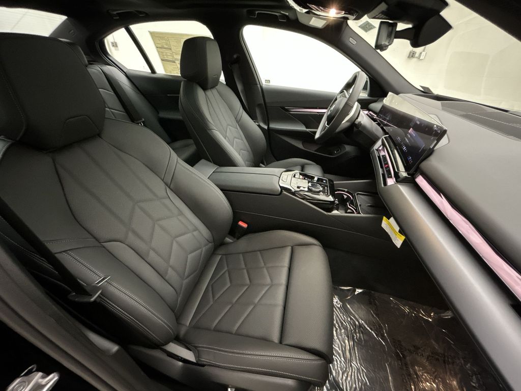 Vehicle image 28 of 29