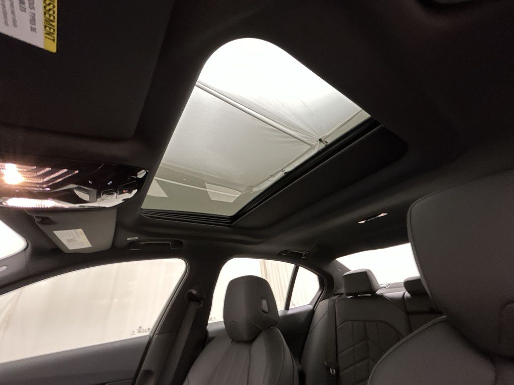 Vehicle image 23 of 29