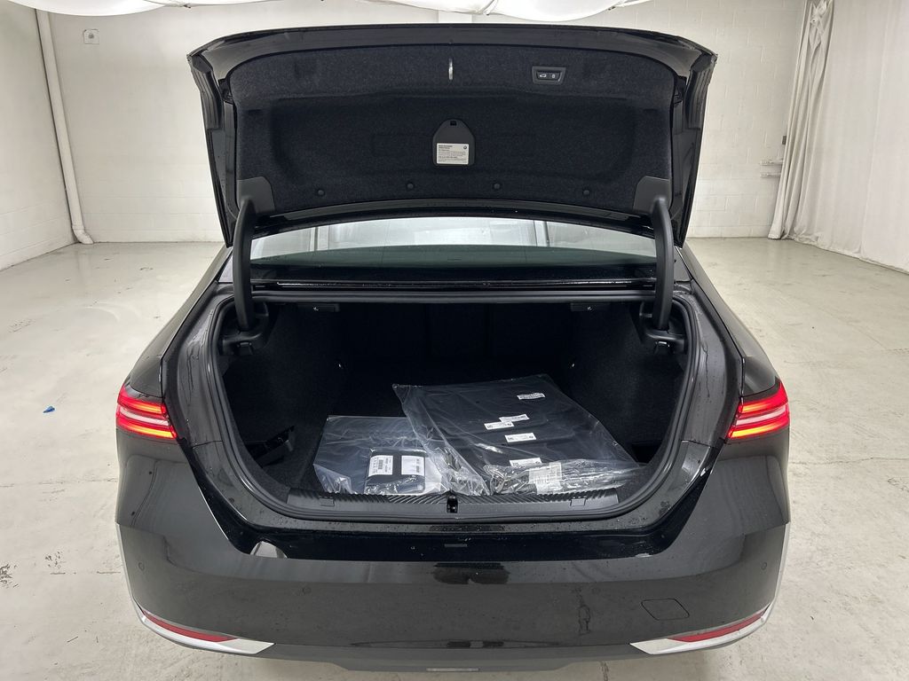 Vehicle image 27 of 29