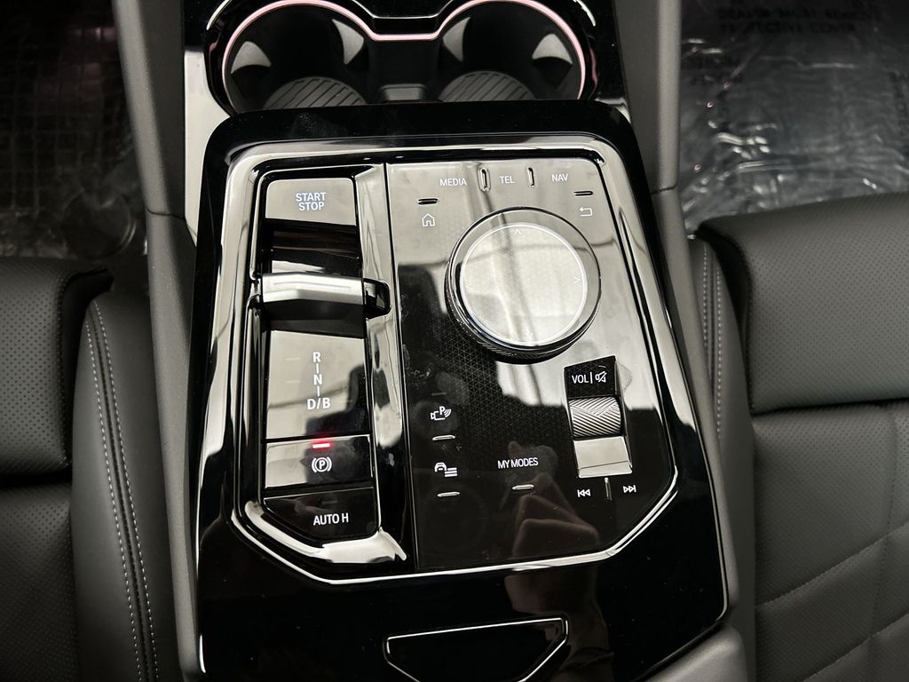 Vehicle image 21 of 29