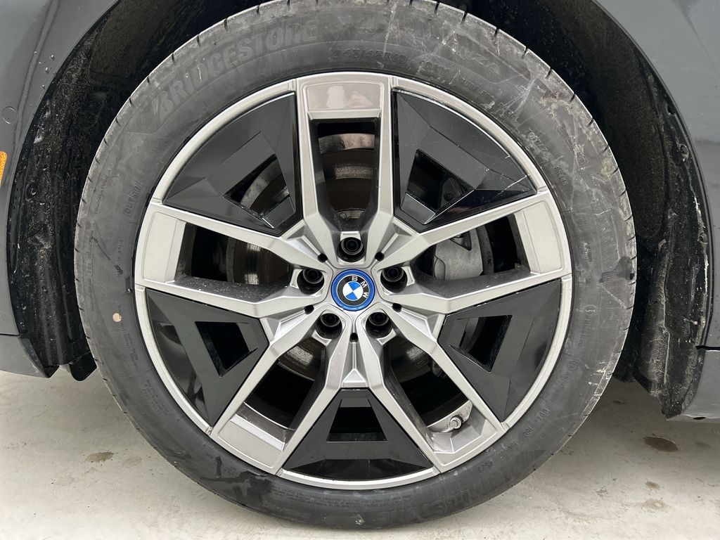 Vehicle image 11 of 29
