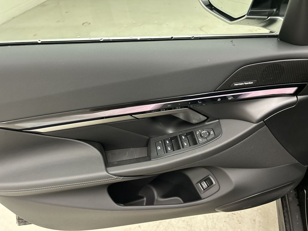 Vehicle image 14 of 29