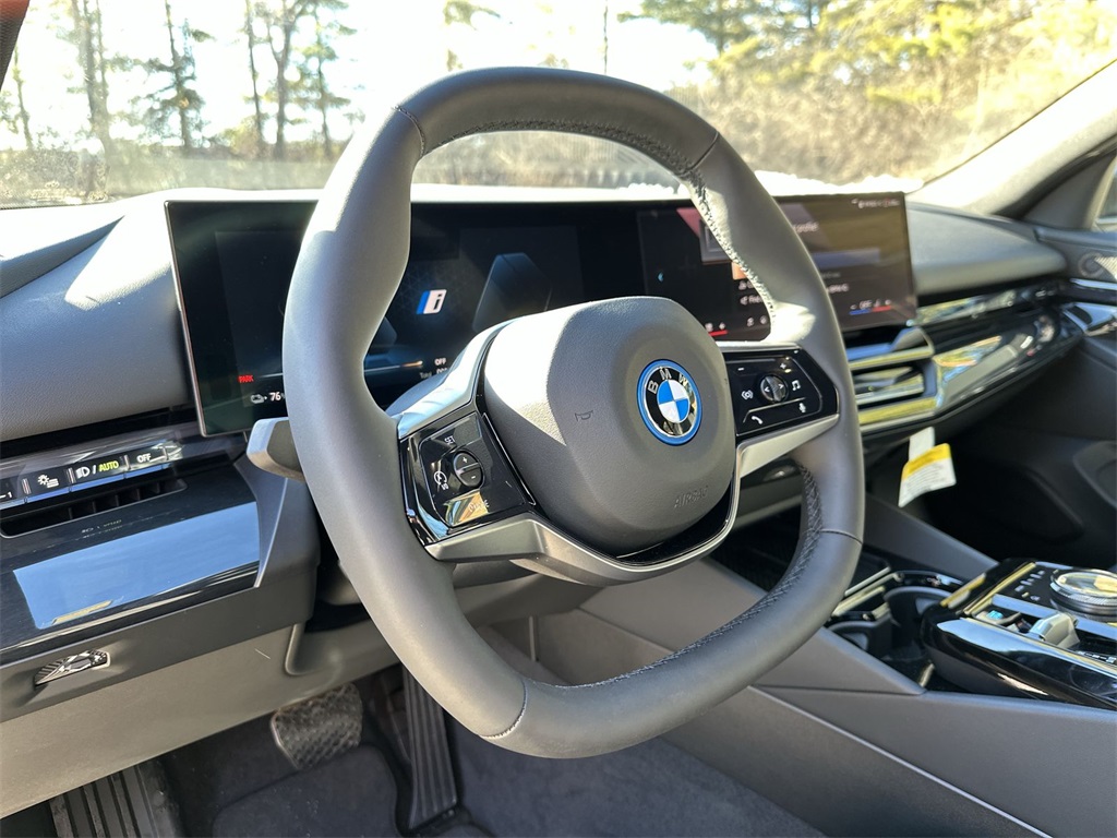 Vehicle image 14 of 29