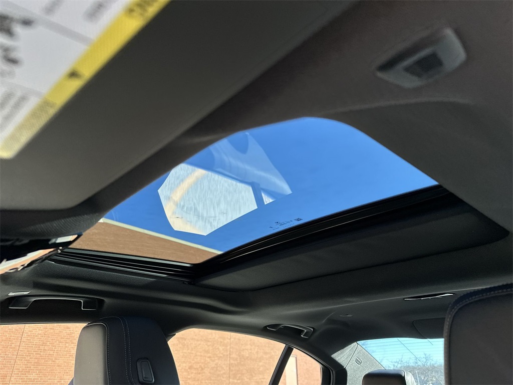 Vehicle image 23 of 29