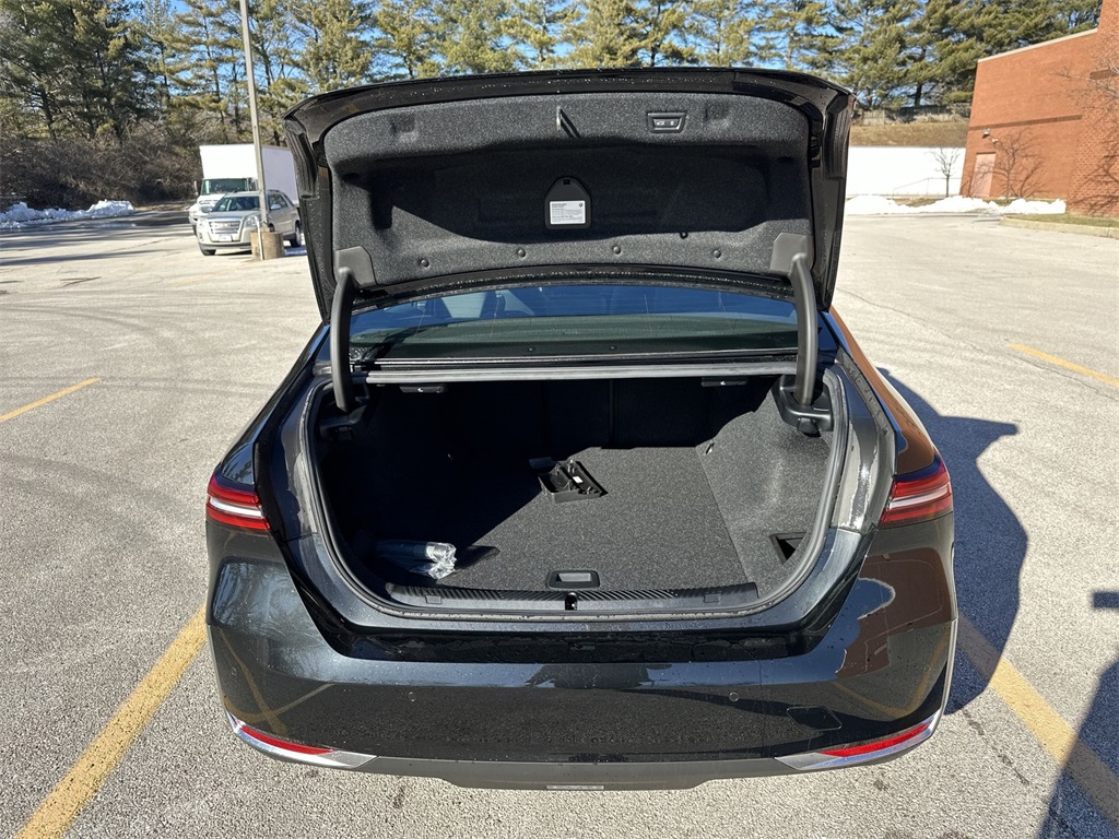 Vehicle image 27 of 29