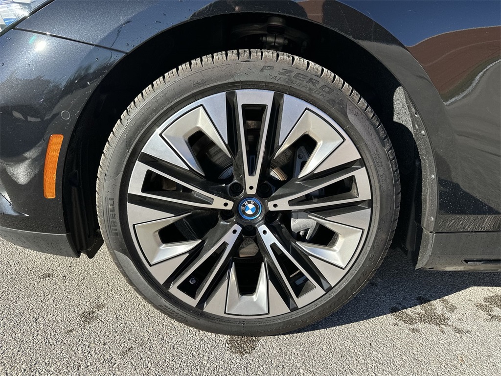 Vehicle image 11 of 29