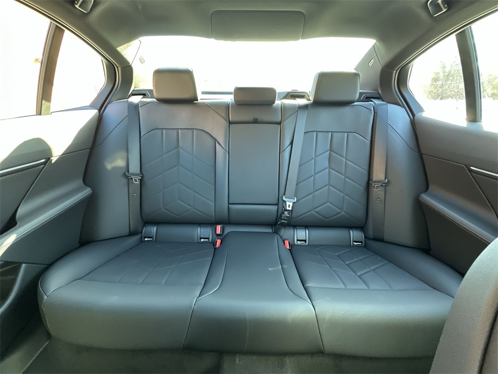 Vehicle image 24 of 29