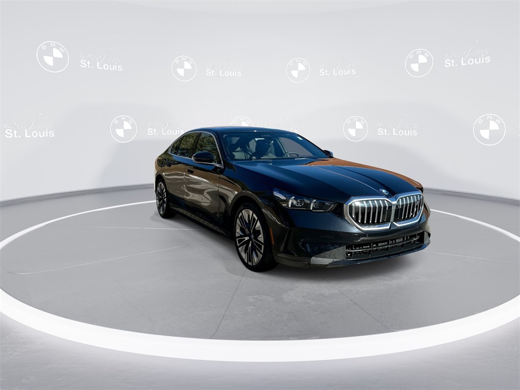Vehicle image 4 of 29