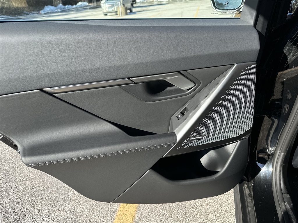 Vehicle image 26 of 29