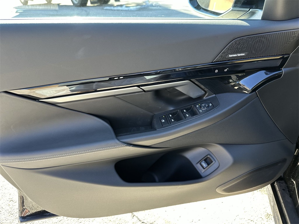 Vehicle image 13 of 29