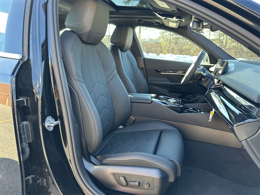 Vehicle image 28 of 29