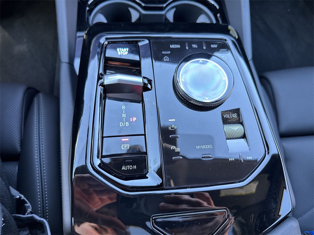 Vehicle image 21 of 29