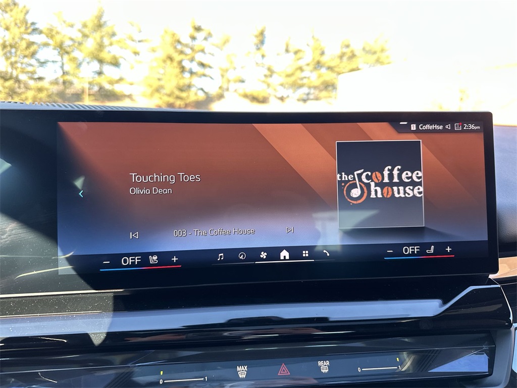 Vehicle image 17 of 29