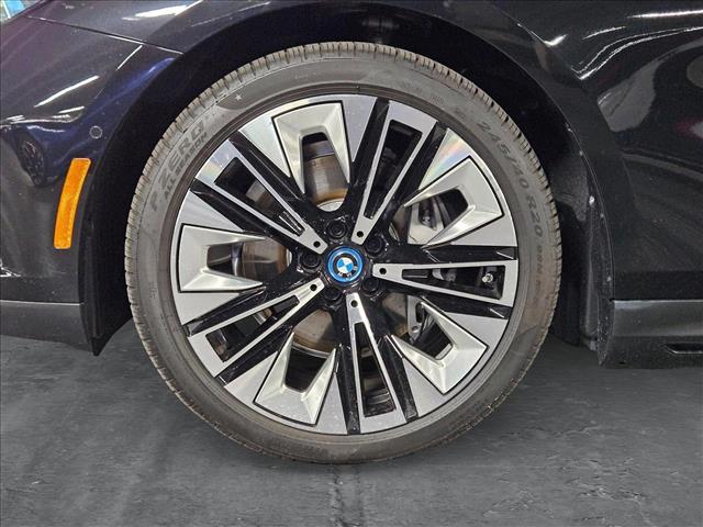 Vehicle image 9 of 17