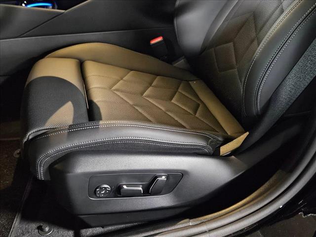 Vehicle image 8 of 17