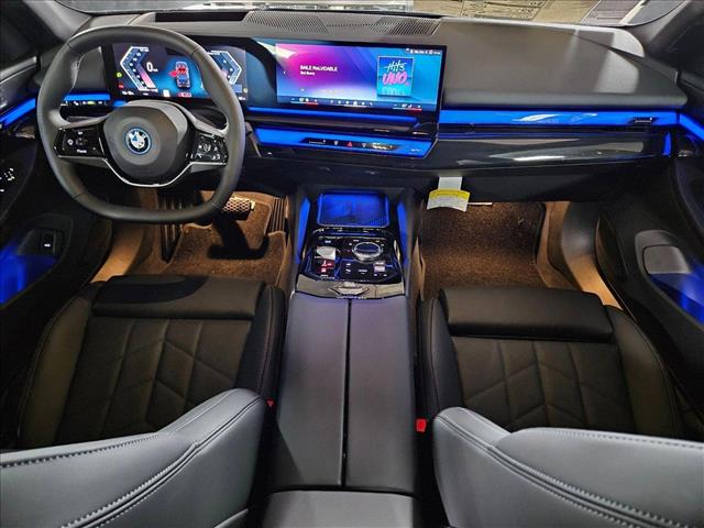 Vehicle image 14 of 17
