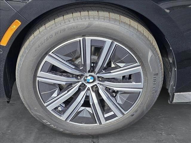 Vehicle image 9 of 17