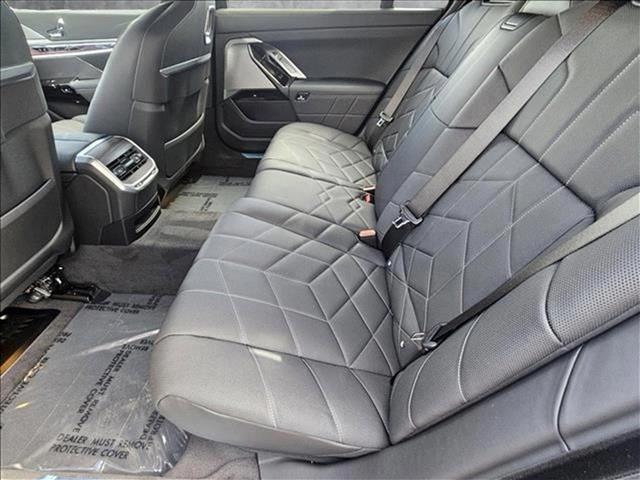 Vehicle image 15 of 17