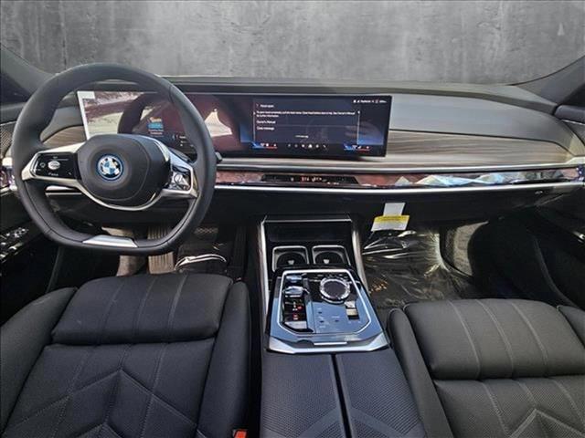 Vehicle image 14 of 17