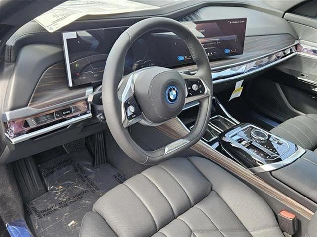 Vehicle image 8 of 17