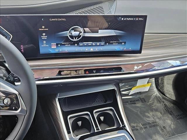Vehicle image 11 of 17