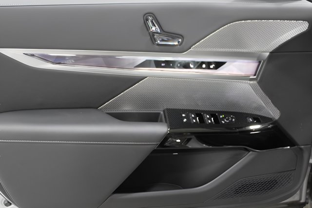 Vehicle image 19 of 33