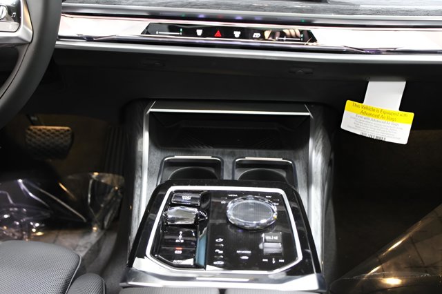 Vehicle image 27 of 33