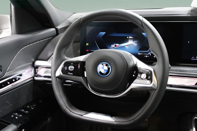 Vehicle image 12 of 33