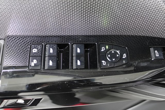 Vehicle image 23 of 33