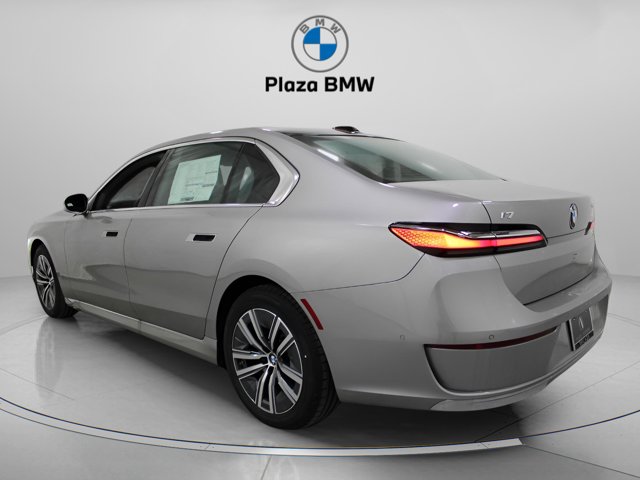 Vehicle image 5 of 33