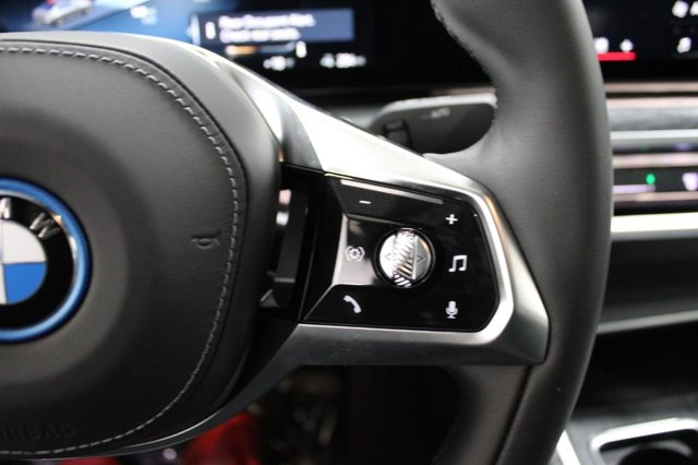 Vehicle image 28 of 33