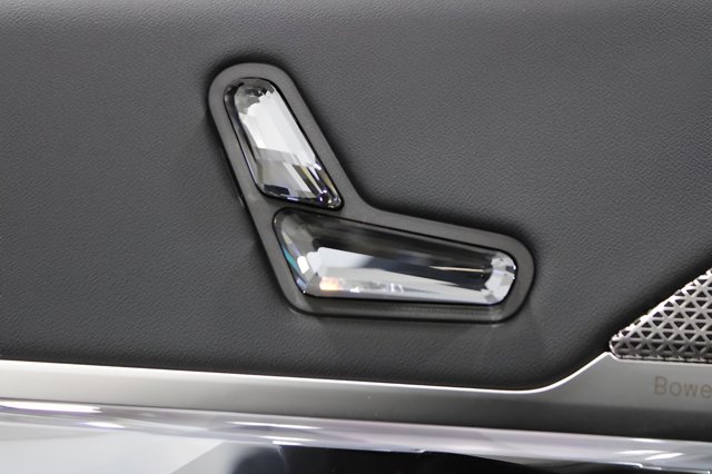 Vehicle image 24 of 33