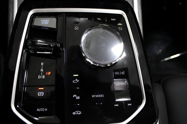 Vehicle image 18 of 33