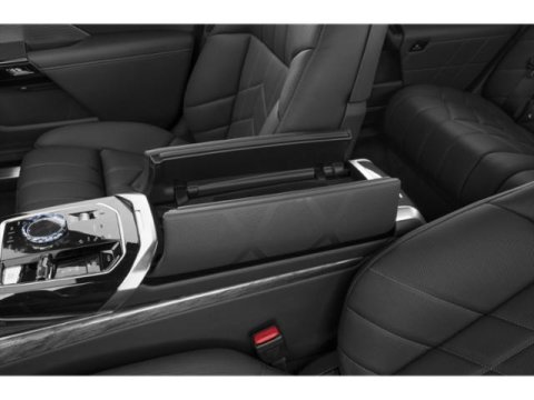 Vehicle image 16 of 18