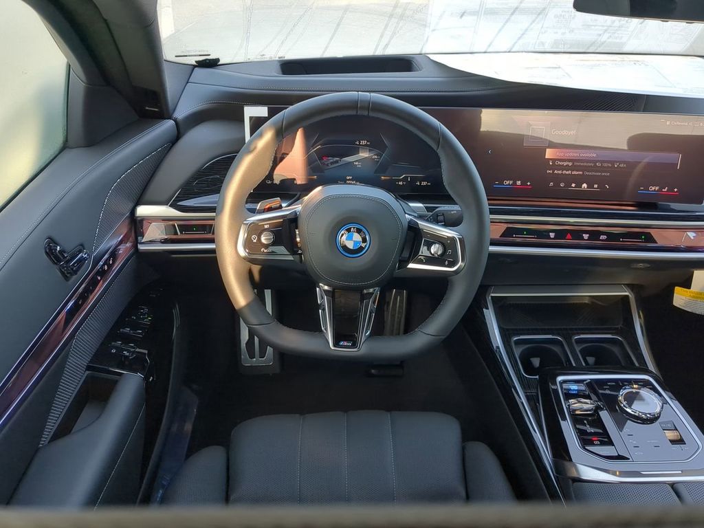 2024 BMW i7 xDrive60 Image 12 of 30