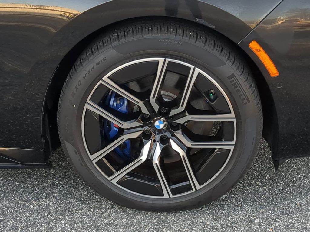 2024 BMW i7 xDrive60 Image 10 of 30