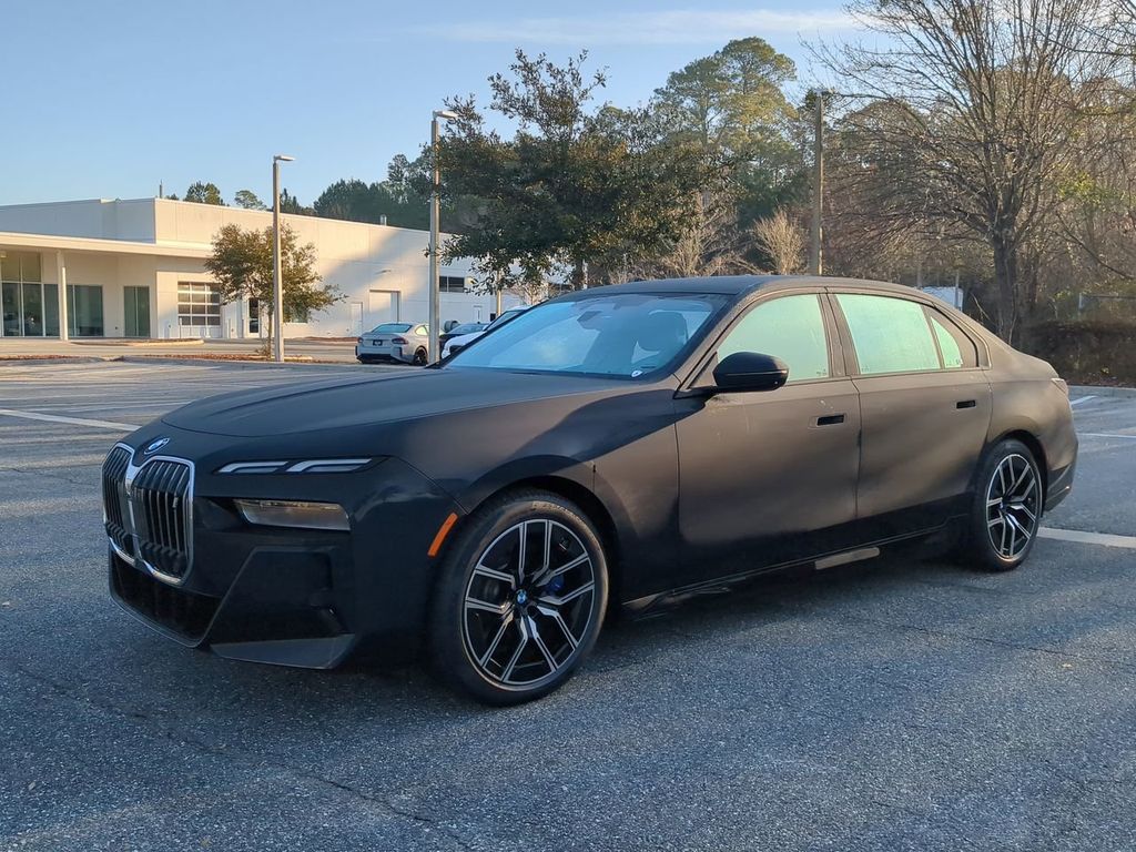 2024 BMW i7 xDrive60 Image 2 of 30