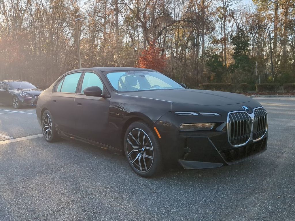 2024 BMW i7 xDrive60 Image 4 of 30