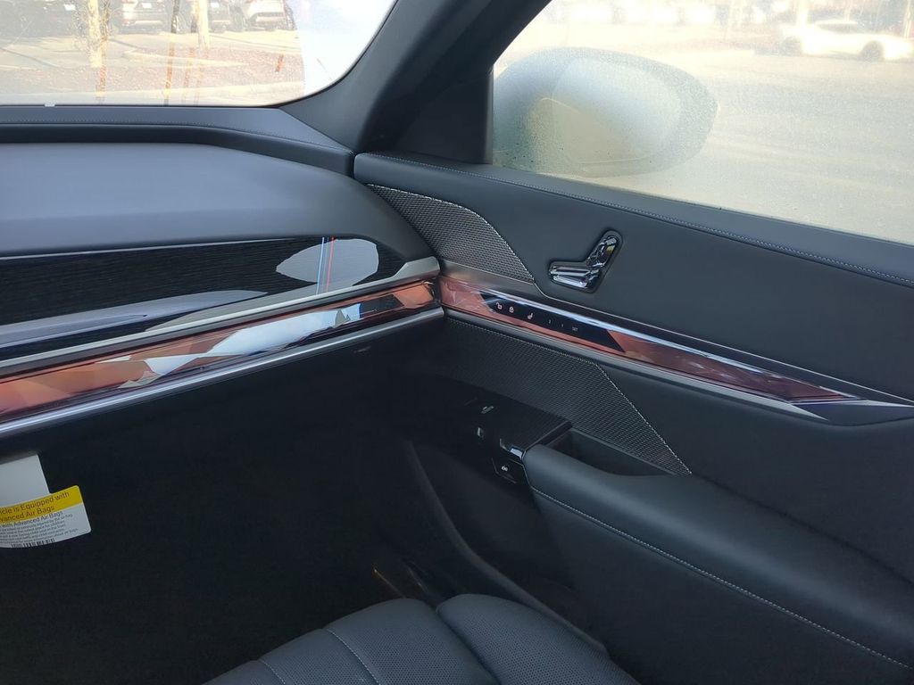 2024 BMW i7 xDrive60 Image 14 of 30