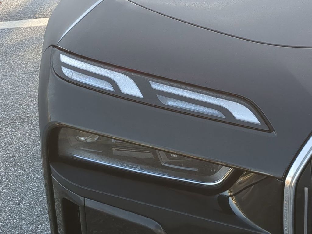 2024 BMW i7 xDrive60 Image 21 of 30