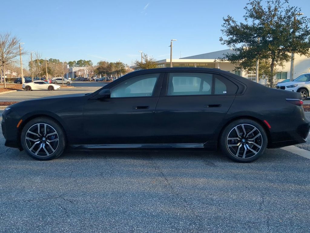 2024 BMW i7 xDrive60 Image 9 of 30