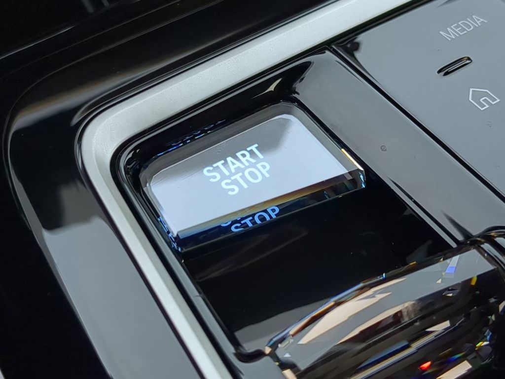 2024 BMW i7 xDrive60 Image 19 of 30