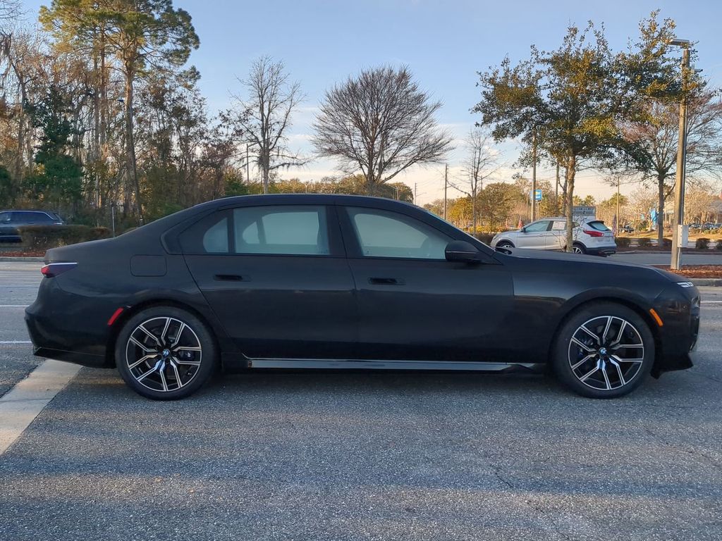 2024 BMW i7 xDrive60 Image 5 of 30