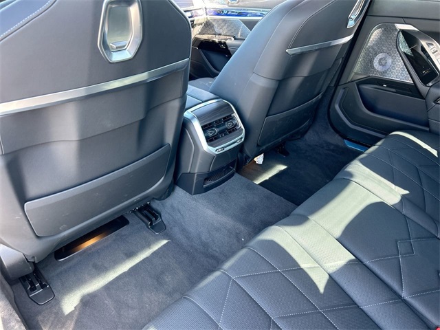 Vehicle image 19 of 34