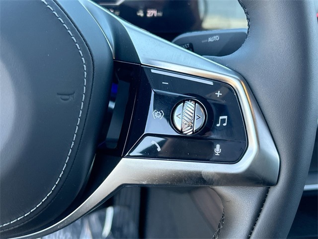 Vehicle image 24 of 34