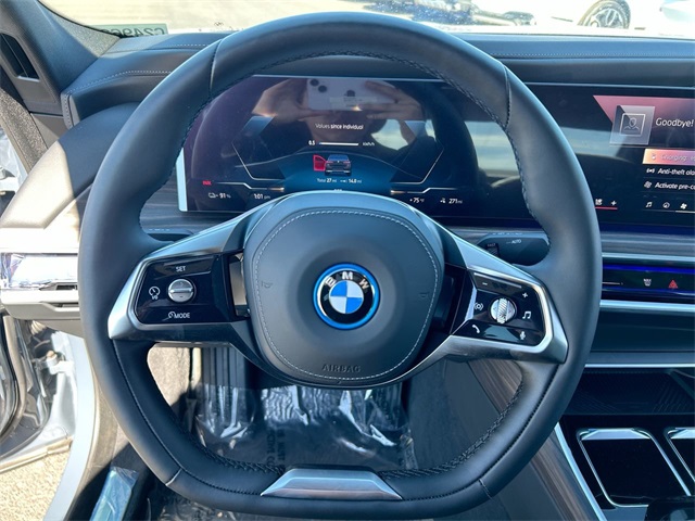 Vehicle image 25 of 34