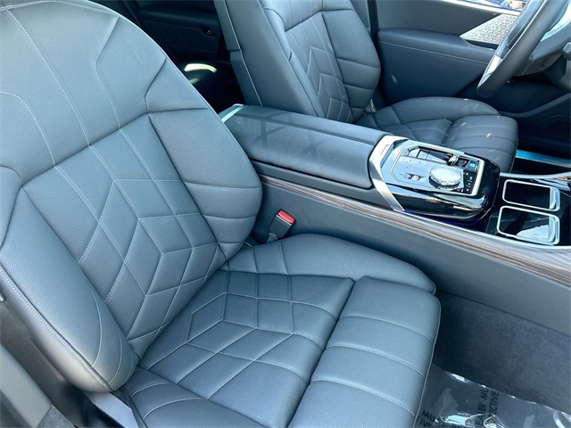 Vehicle image 12 of 34