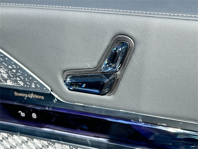 Vehicle image 13 of 34