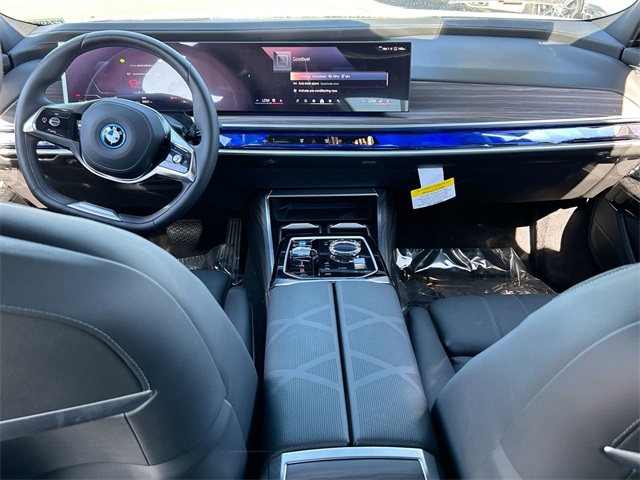 Vehicle image 17 of 34