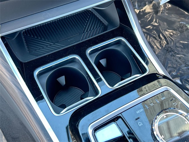 Vehicle image 33 of 34